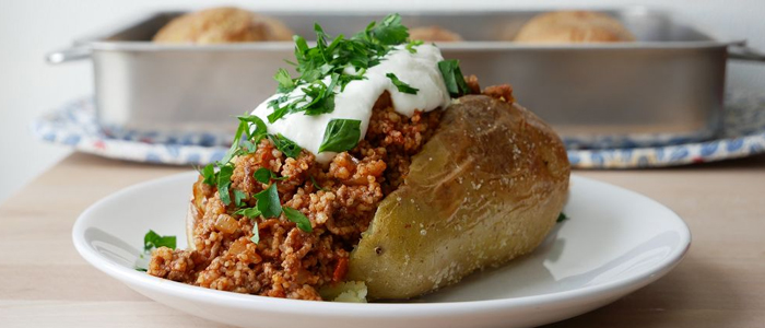 Baked Potato With Spicy Beef 
